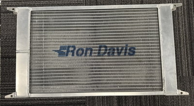 **Previous Display** 22" Wide x 13" High x 2" Thick, 5.50" Thick w/ Fan, 1-1/4" Hose Connection Inlet/Outlet Left or Right, No Fill, 1/4" NPT Drain/Bleed Bungs, Complete w/Spal Fan & Alum. Shroud, Designed For Both Door Slammers and Dragsters